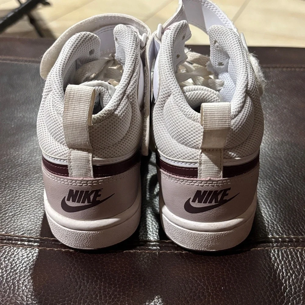 Nike Shoes - Picture 4 of 7